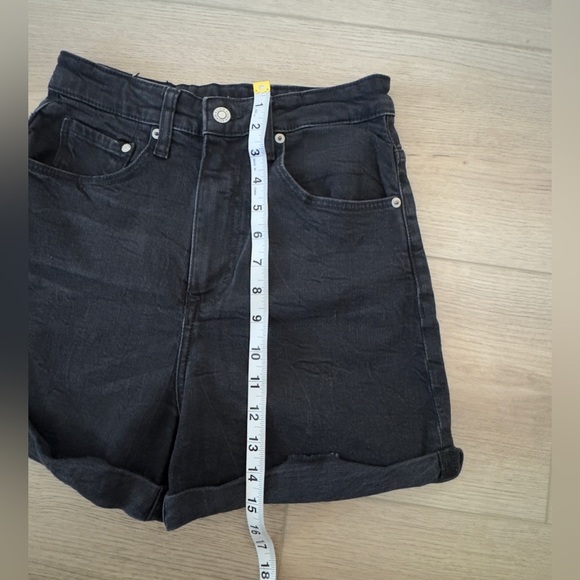H&M Black Jean Shorts High-Waisted Relaxed Fit 🖤 - Picture 2 of 7